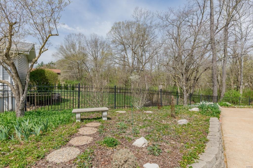 Maison Manor - Residential