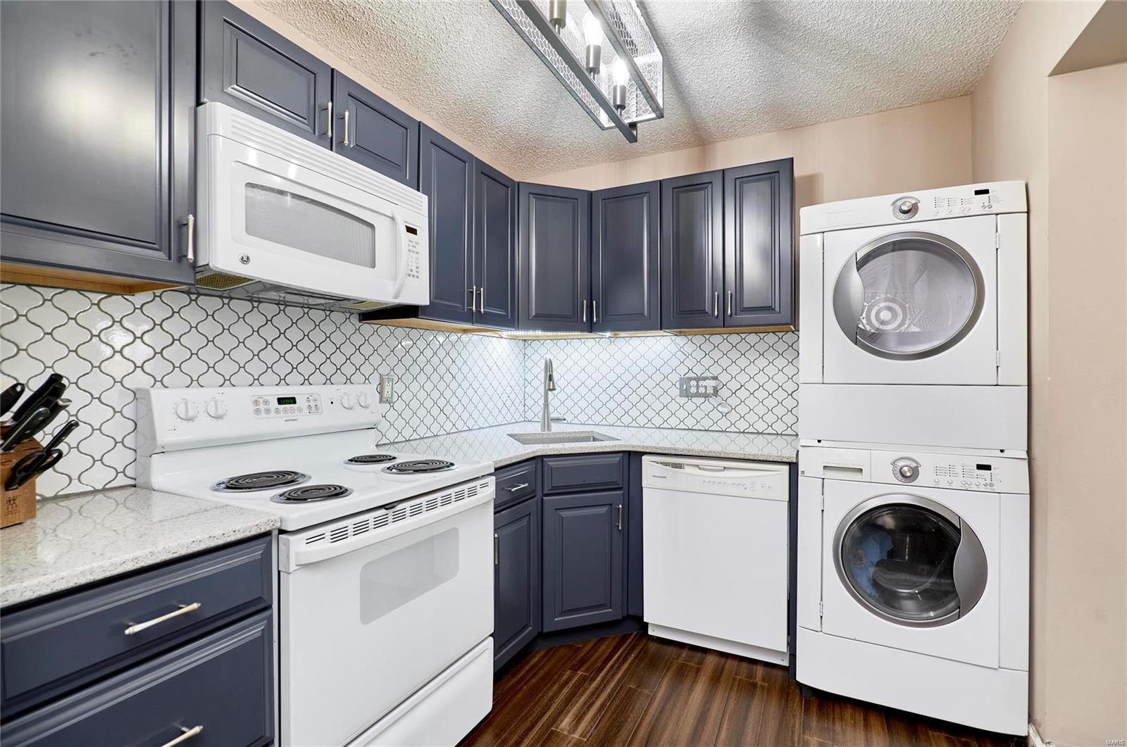 Brentwood Forest Condo Ph Eight - Residential