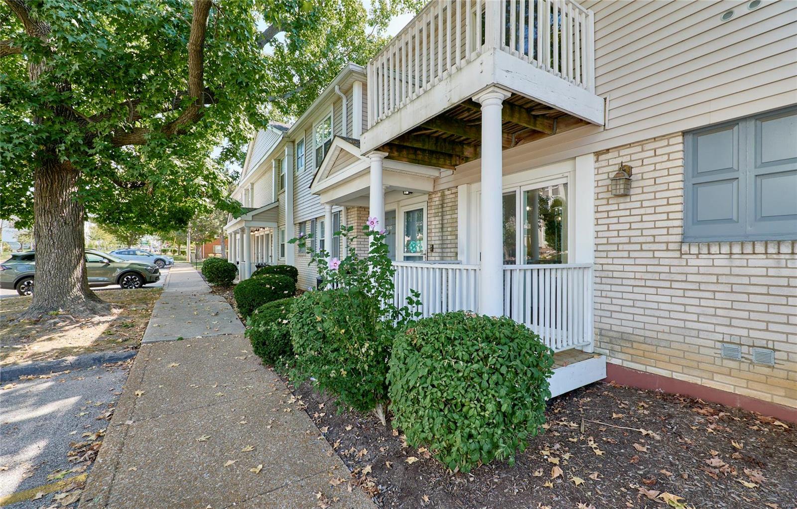 Brentwood Forest Condo Ph Eight - Residential