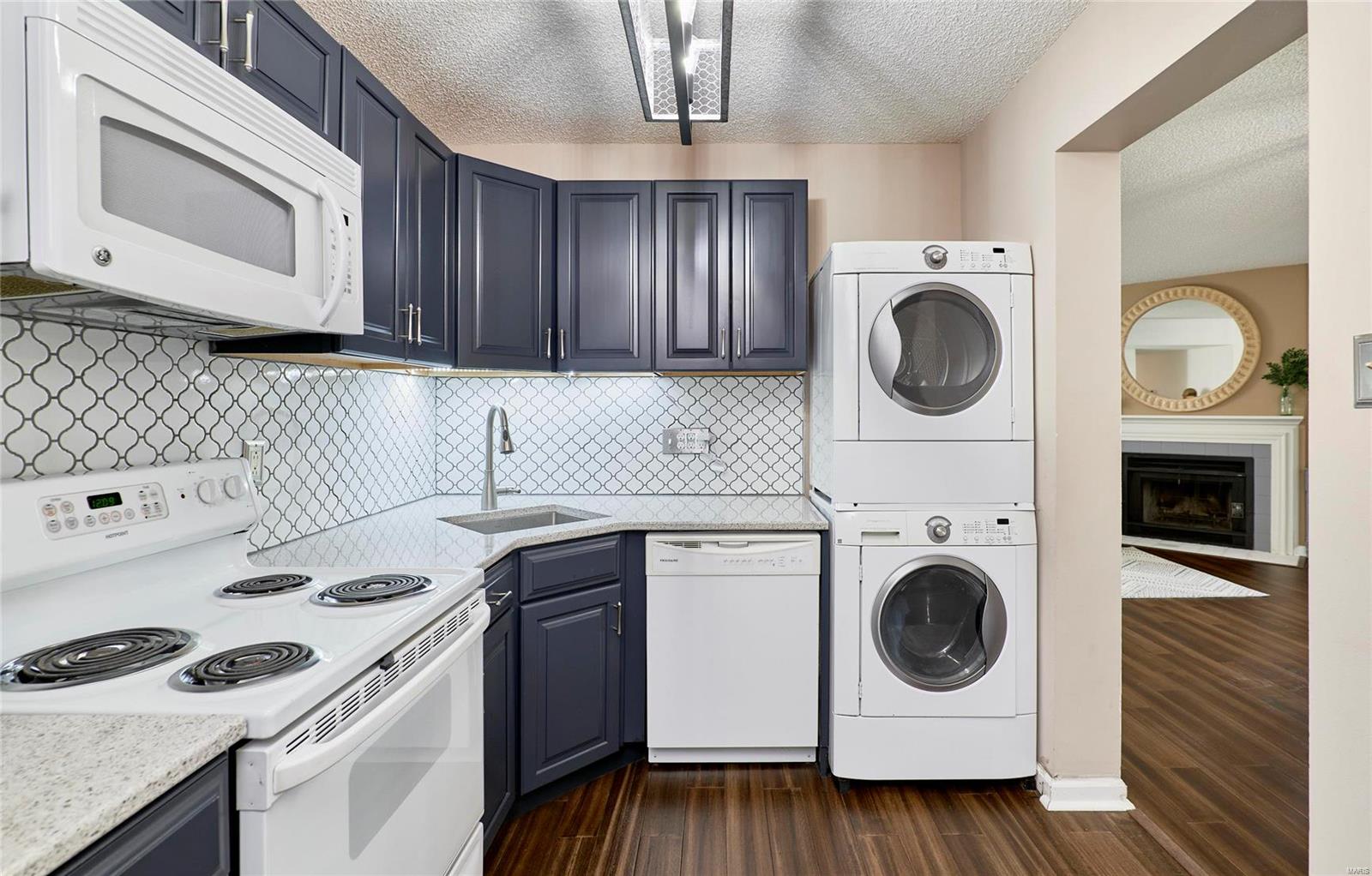 Brentwood Forest Condo Ph Eight - Residential