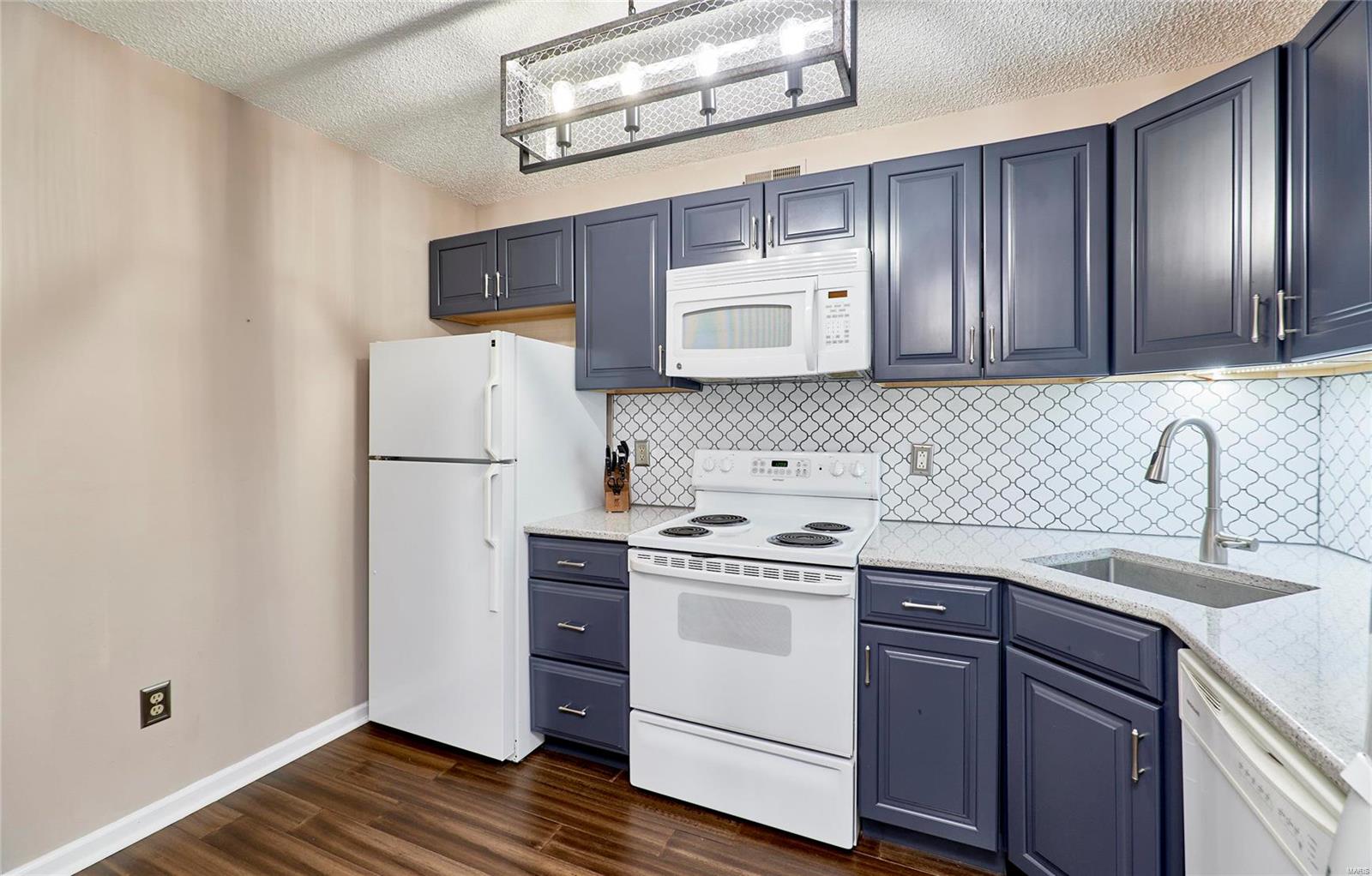 Brentwood Forest Condo Ph Eight - Residential