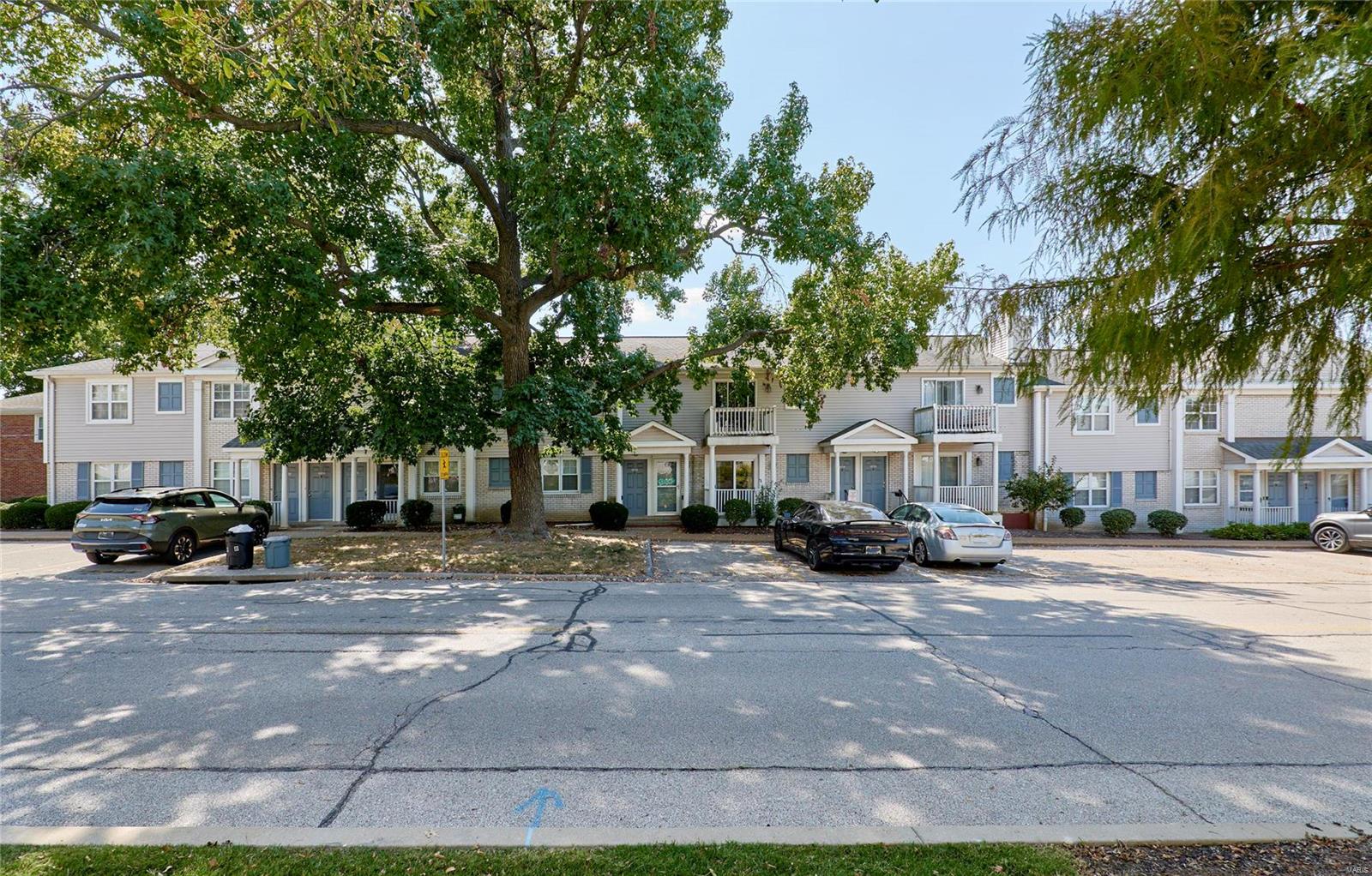 Brentwood Forest Condo Ph Eight - Residential