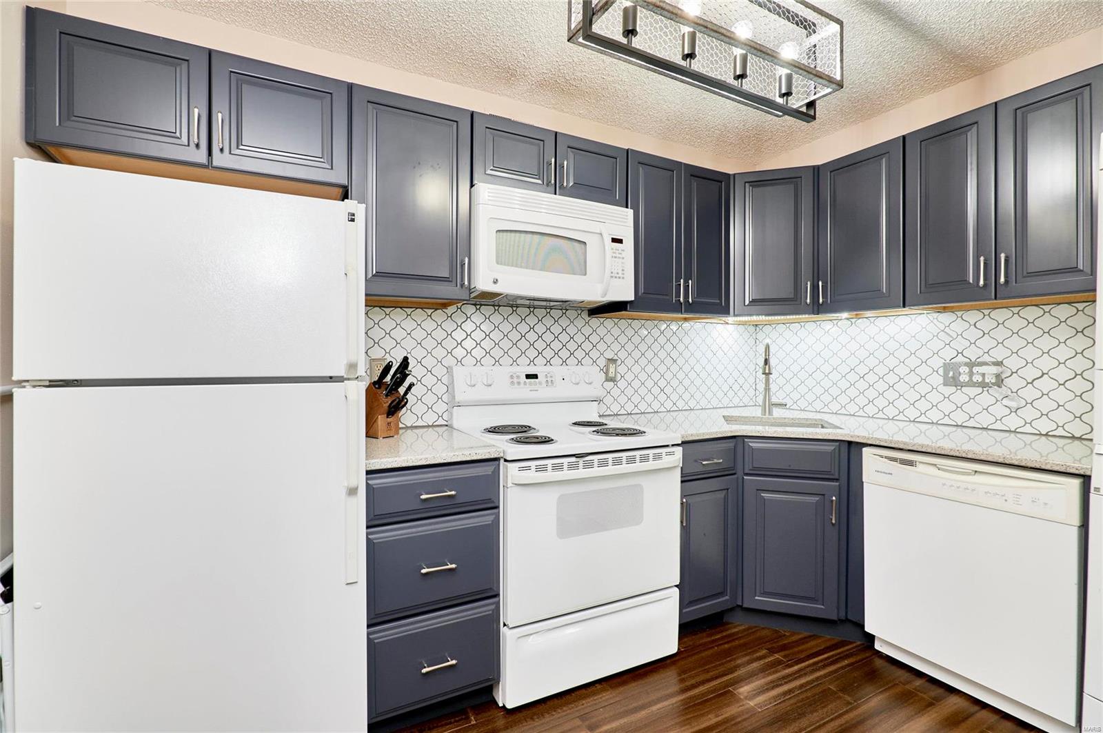 Brentwood Forest Condo Ph Eight - Residential