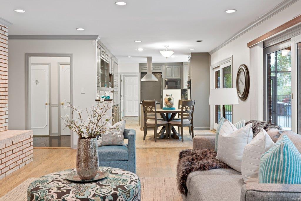 Coach-N-Four - Residential