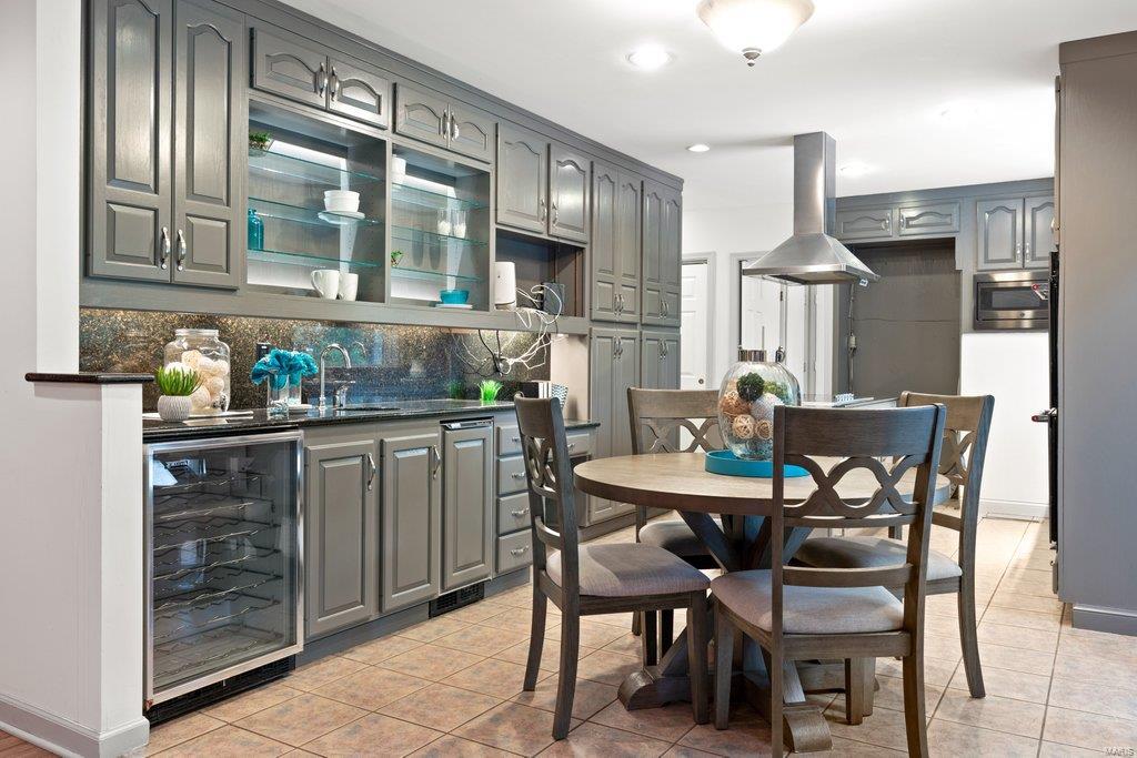 Coach-N-Four - Residential