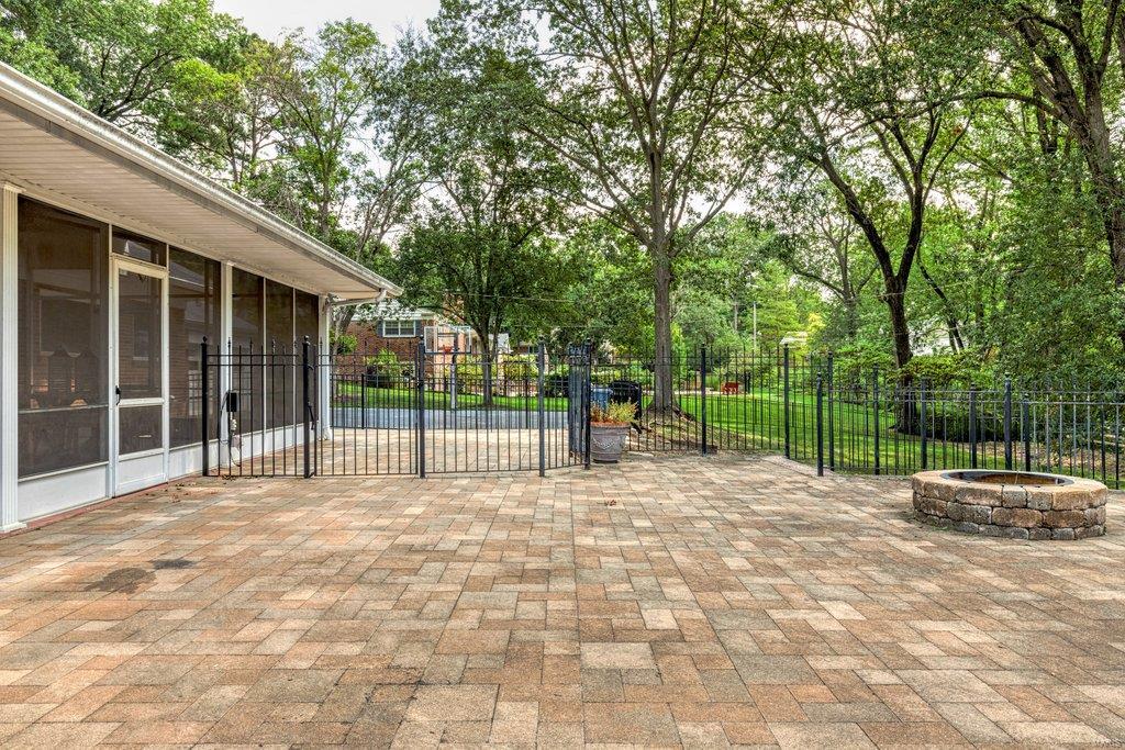 Coach-N-Four - Residential