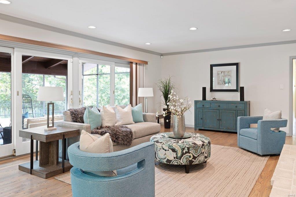 Coach-N-Four - Residential