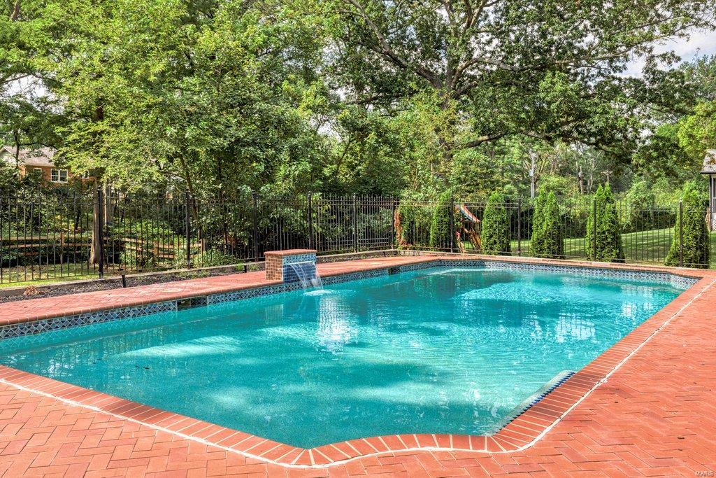 Coach-N-Four - Residential