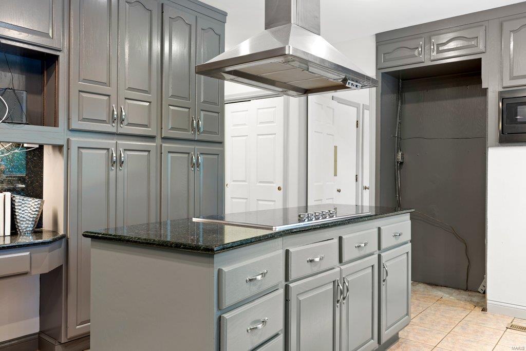 Coach-N-Four - Residential