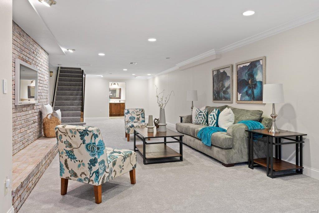 Coach-N-Four - Residential