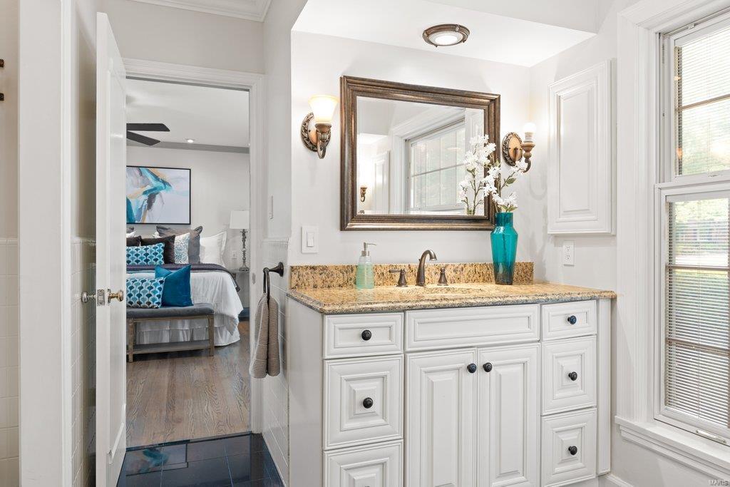 Coach-N-Four - Residential