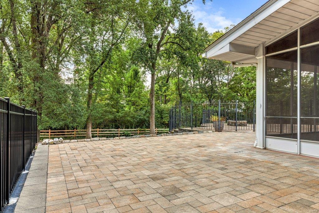 Coach-N-Four - Residential