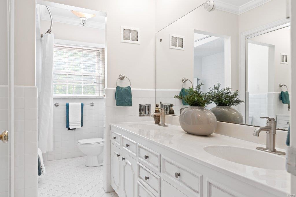 Coach-N-Four - Residential