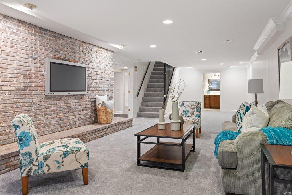 Coach-N-Four - Residential