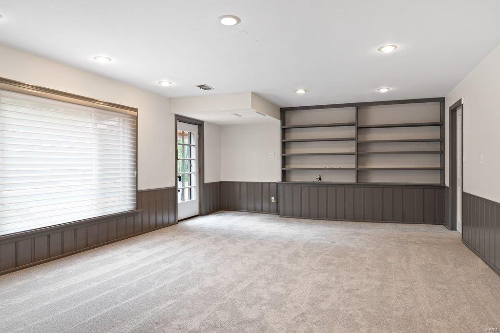 Coach-N-Four - Residential