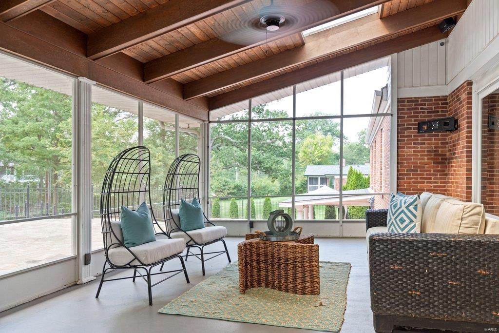 Coach-N-Four - Residential