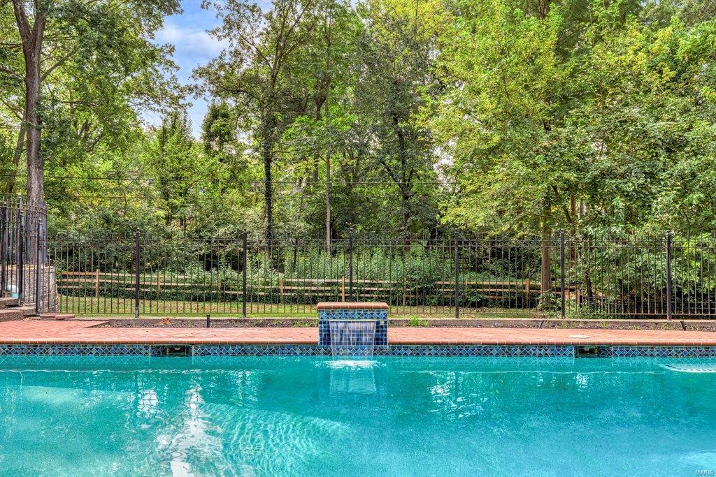 Coach-N-Four - Residential