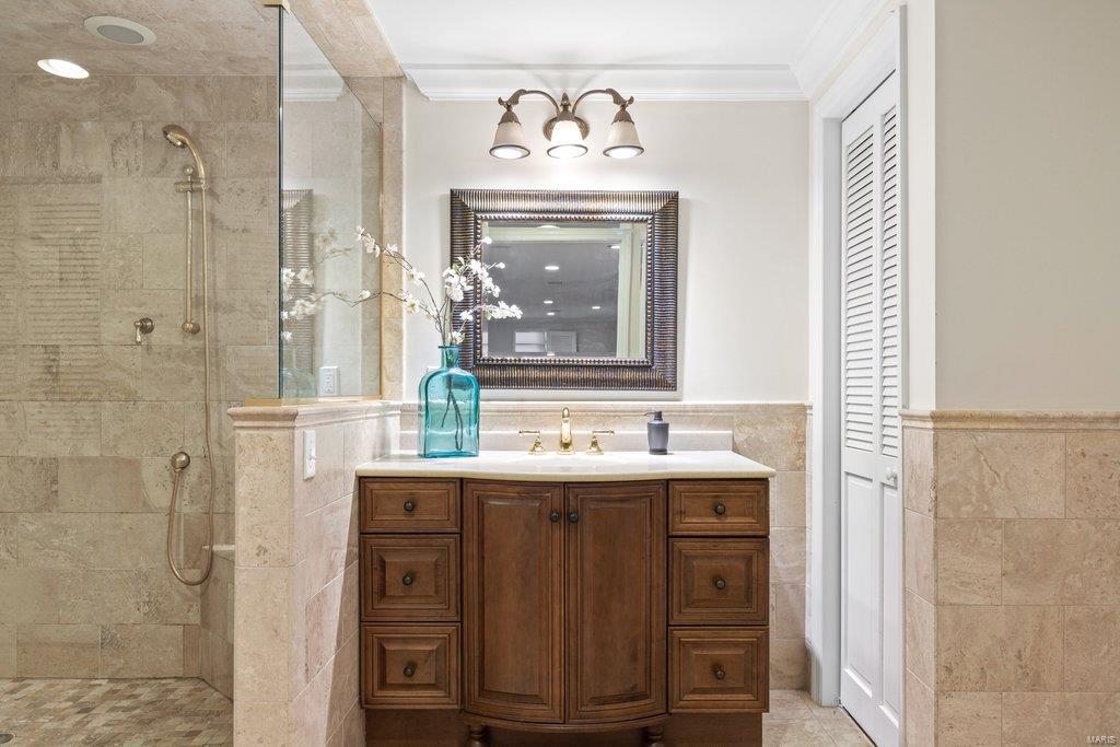 Coach-N-Four - Residential