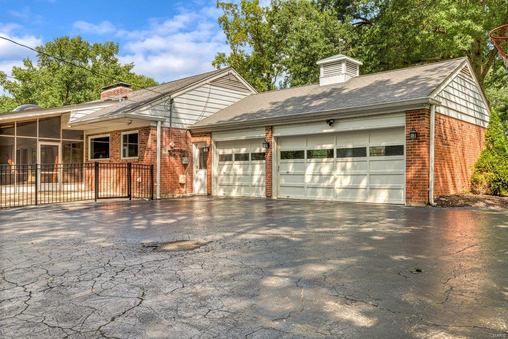 Coach-N-Four - Residential