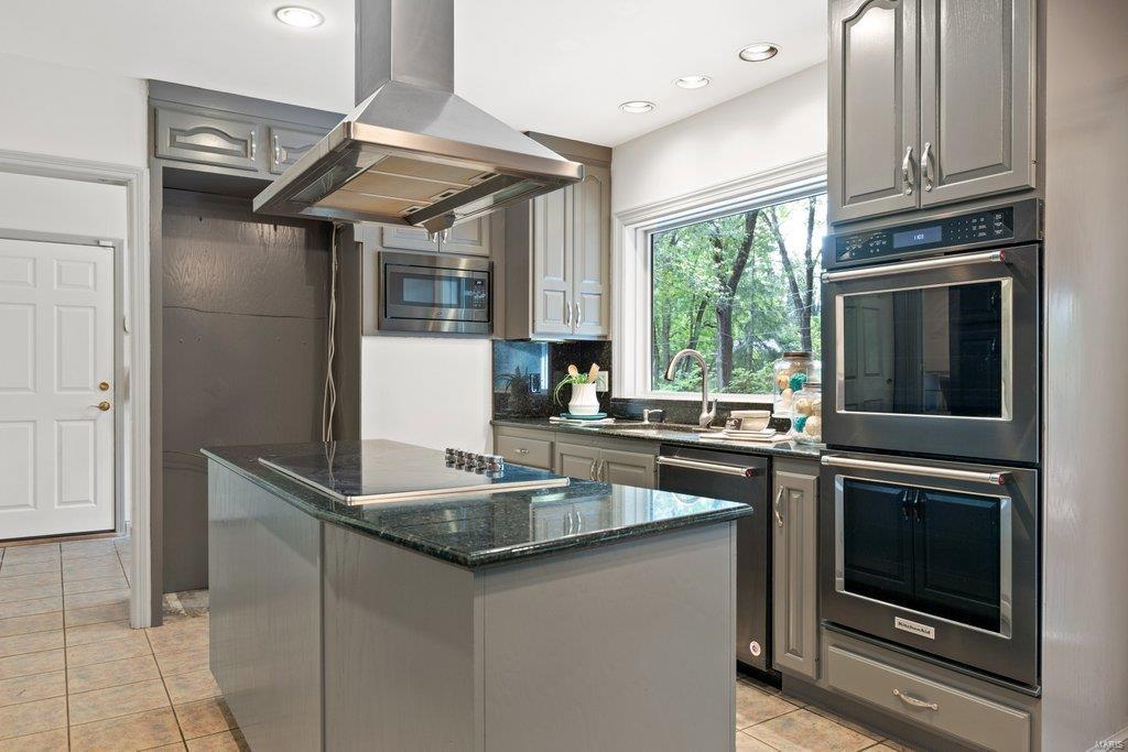 Coach-N-Four - Residential