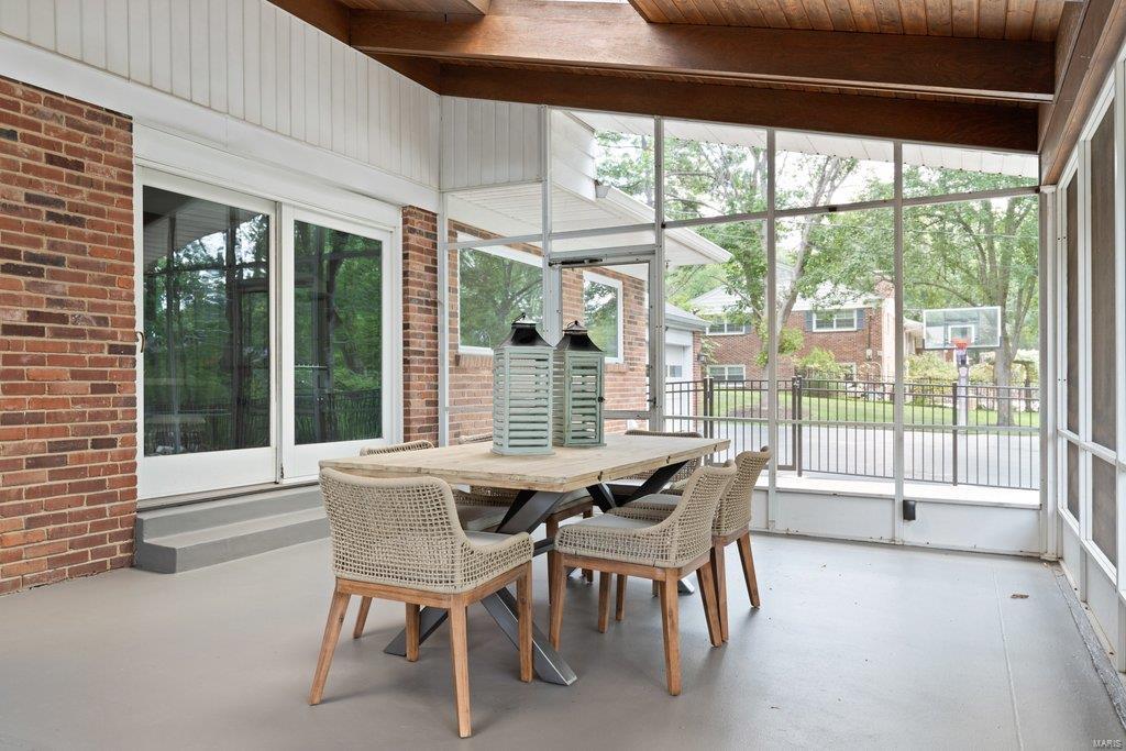 Coach-N-Four - Residential