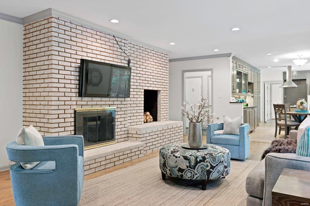 Coach-N-Four - Residential