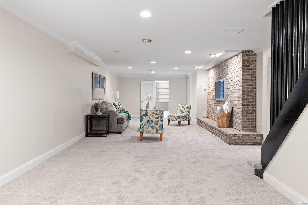 Coach-N-Four - Residential