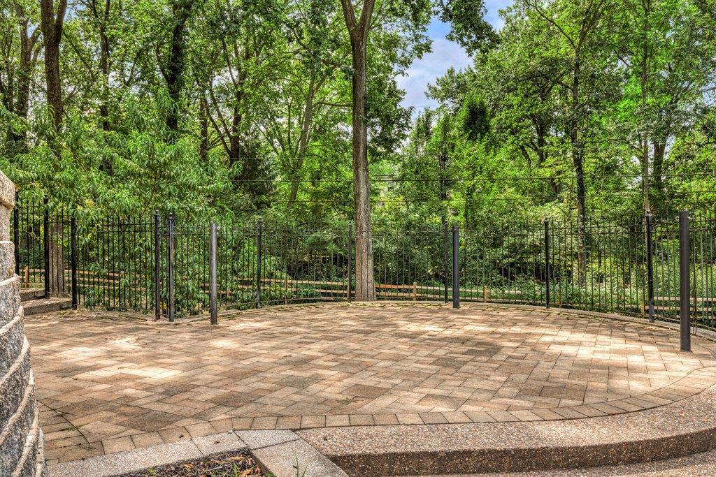 Coach-N-Four - Residential