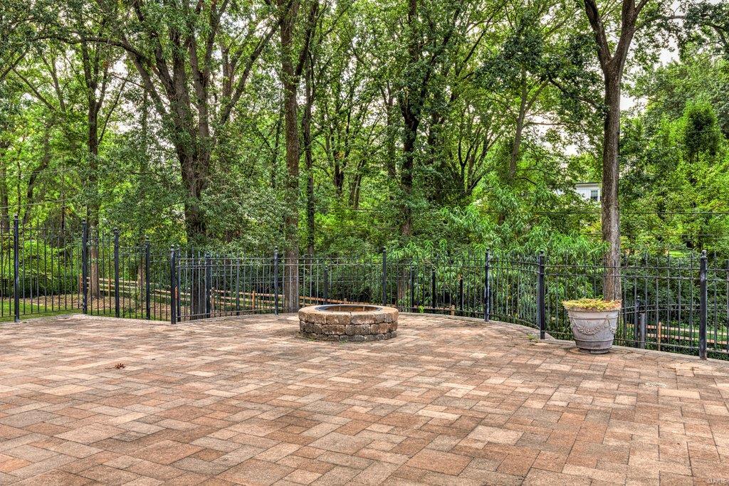 Coach-N-Four - Residential