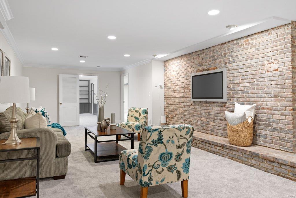 Coach-N-Four - Residential