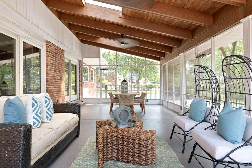 Coach-N-Four - Residential