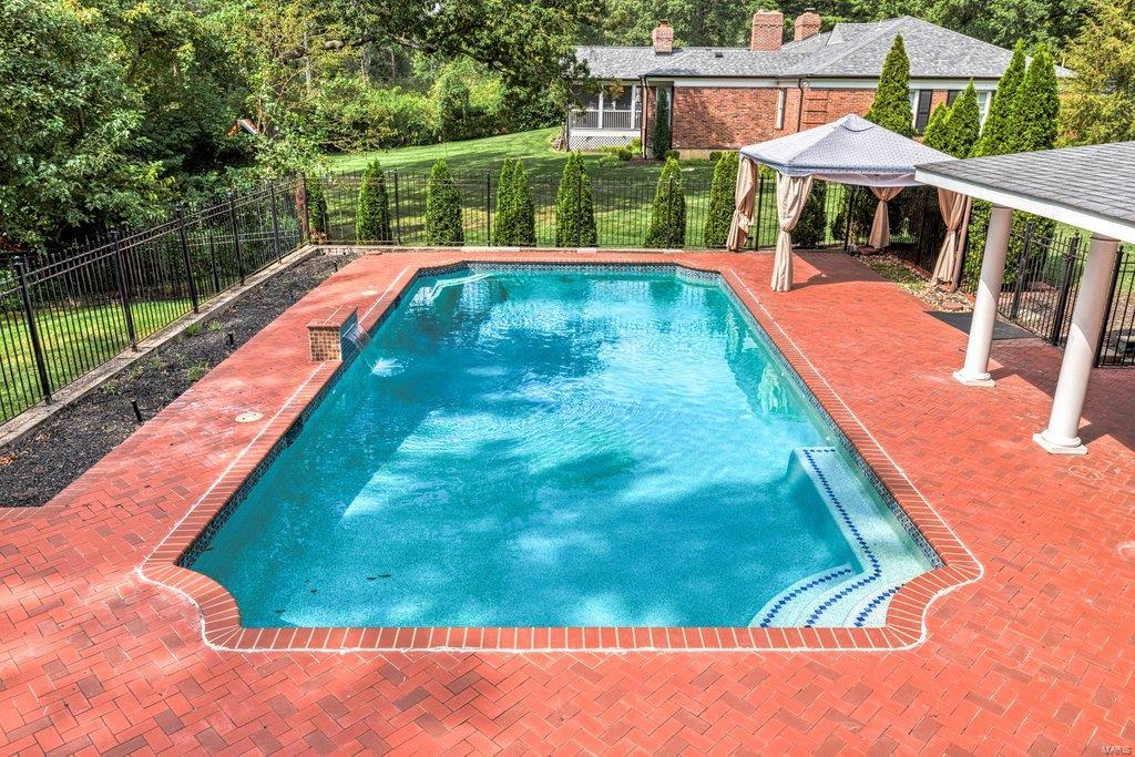 Coach-N-Four - Residential