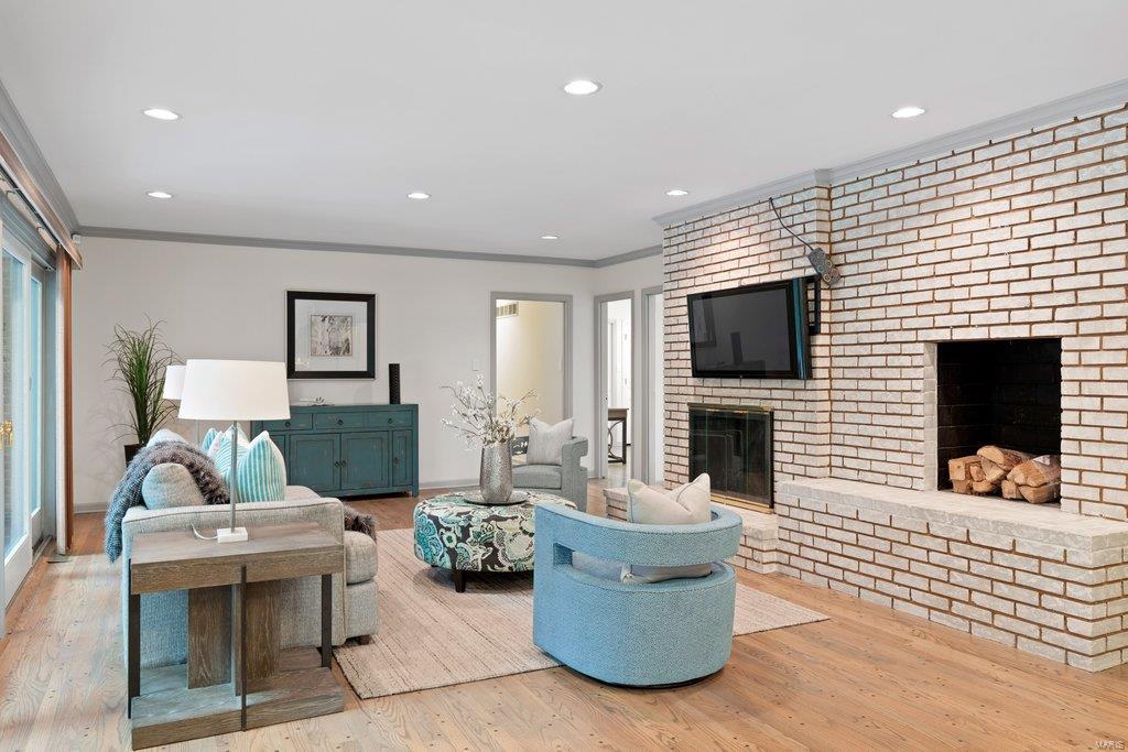 Coach-N-Four - Residential