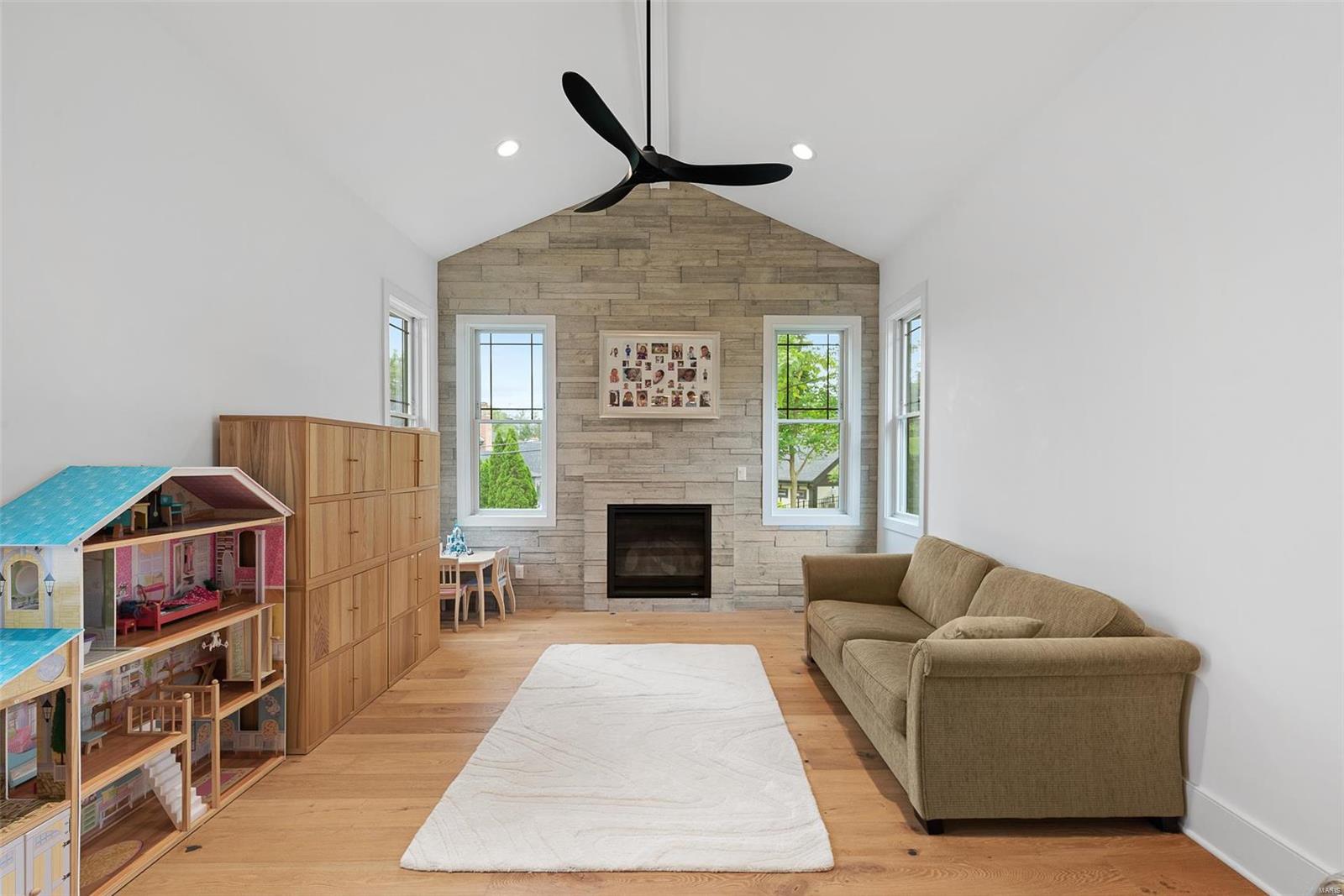 Colonial Hills Parkway - Residential