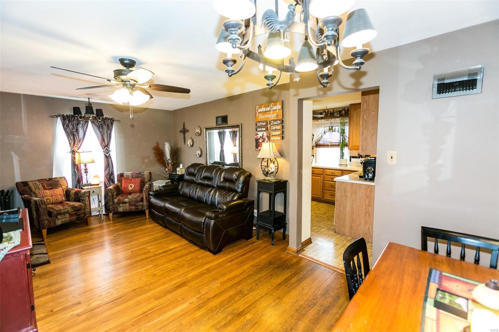 St Louis, Missouri 63125, United States, 2 Bedrooms Bedrooms, ,1 BathroomBathrooms,Residential,Pending,25690