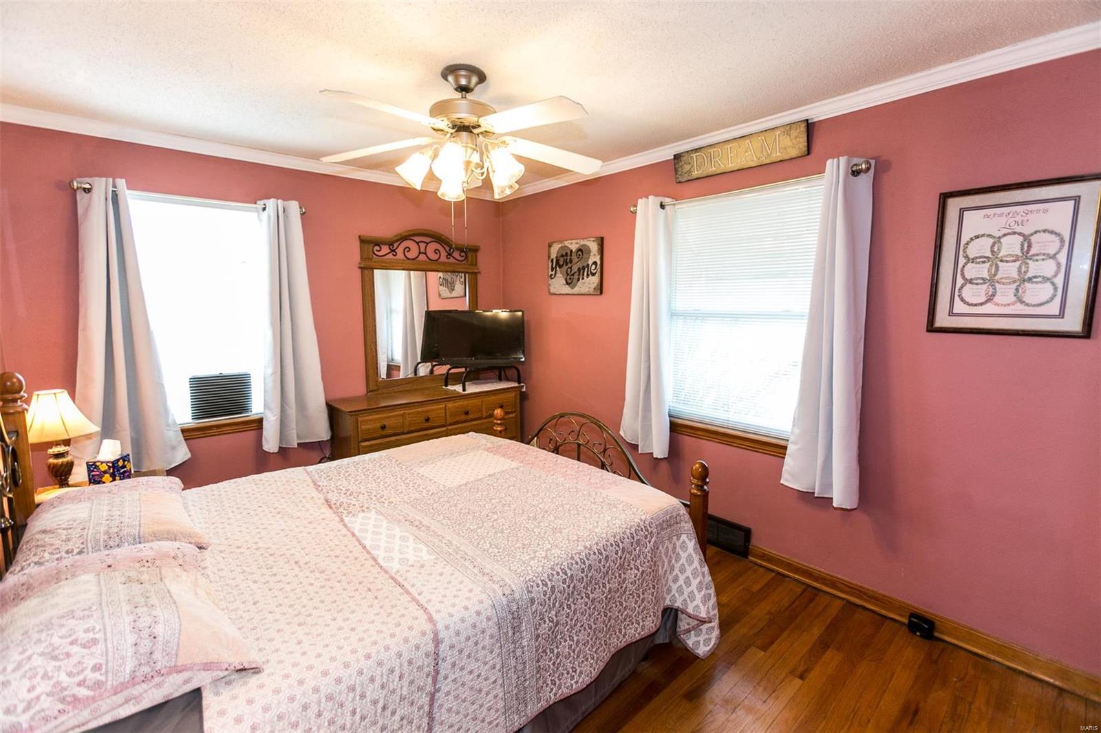 St Louis, Missouri 63125, United States, 2 Bedrooms Bedrooms, ,1 BathroomBathrooms,Residential,Pending,25690