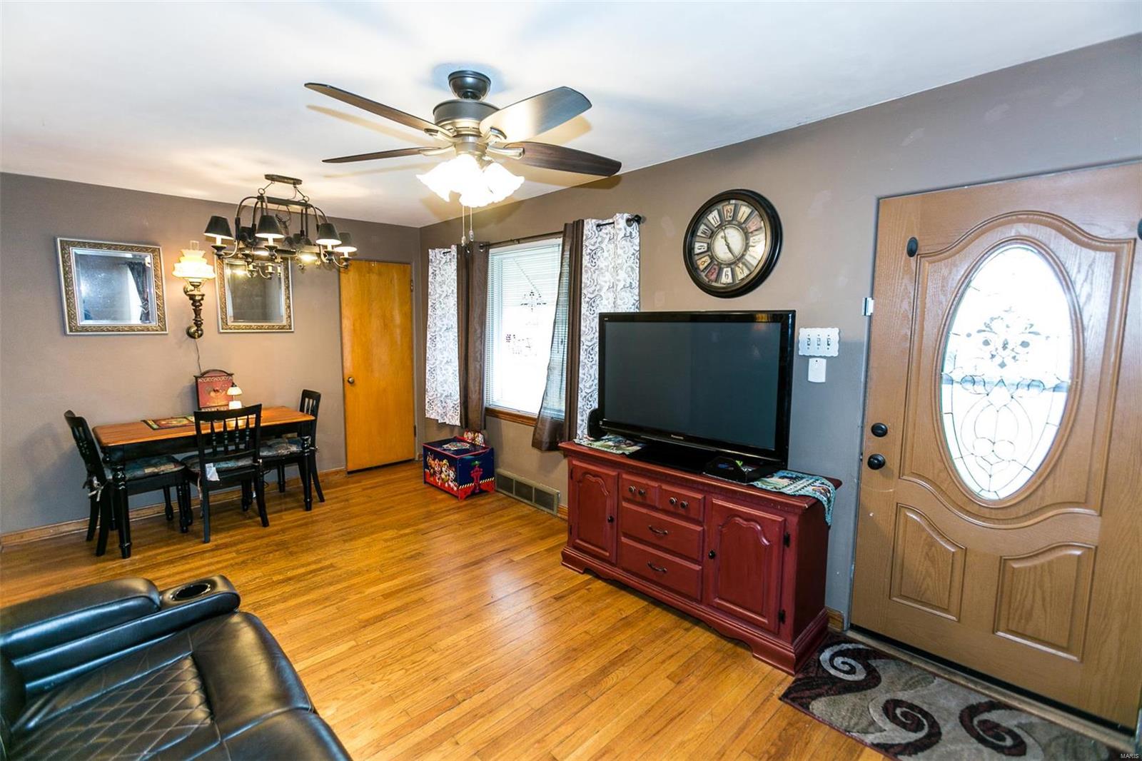 St Louis, Missouri 63125, United States, 2 Bedrooms Bedrooms, ,1 BathroomBathrooms,Residential,Pending,25690