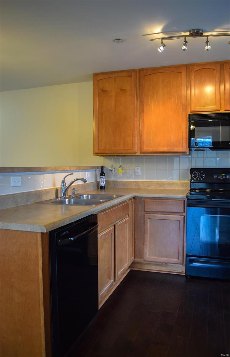 Arbor Creek Condo Eight - Residential