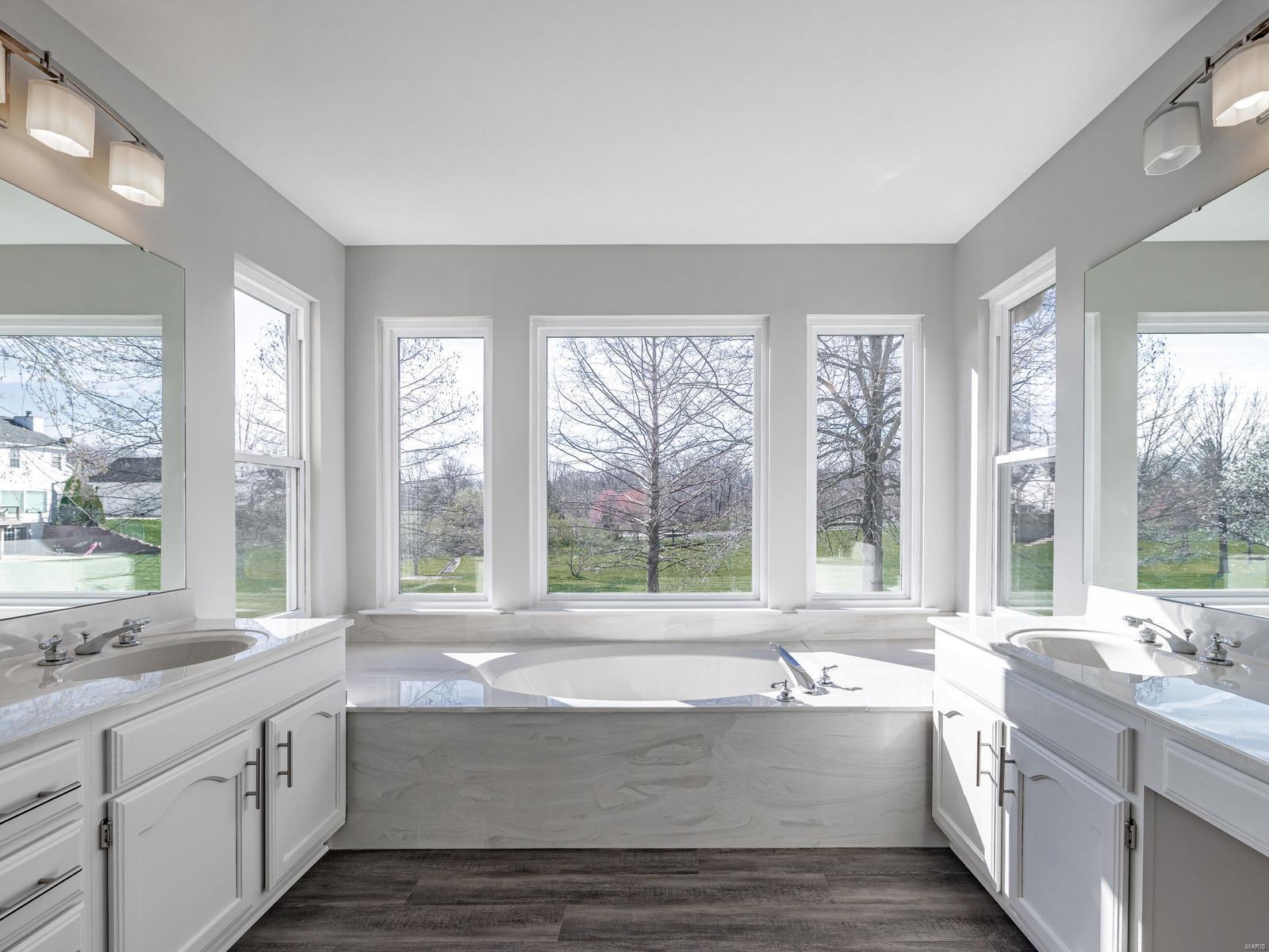 Est At Westchester Farm #3 - Residential