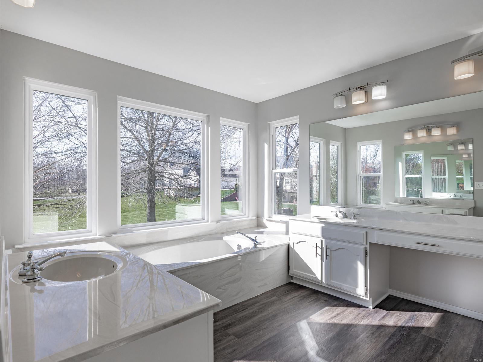 Est At Westchester Farm #3 - Residential