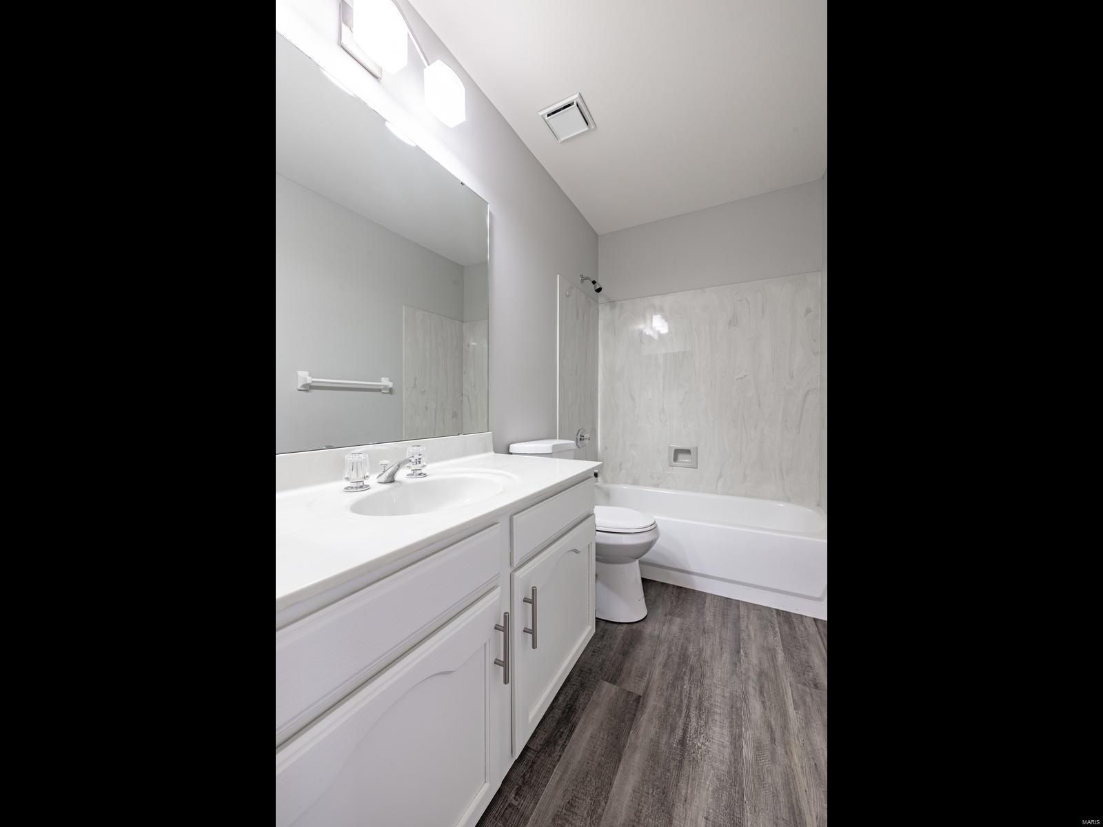 Est At Westchester Farm #3 - Residential