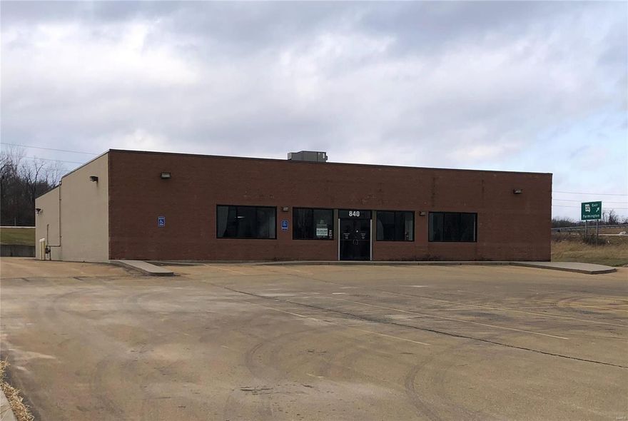 8000 sq ft building in the Bustling Maple Valley Shopping area.  This listing is for comp purposes. Building sits on 1.27 acres m/l. Location: City