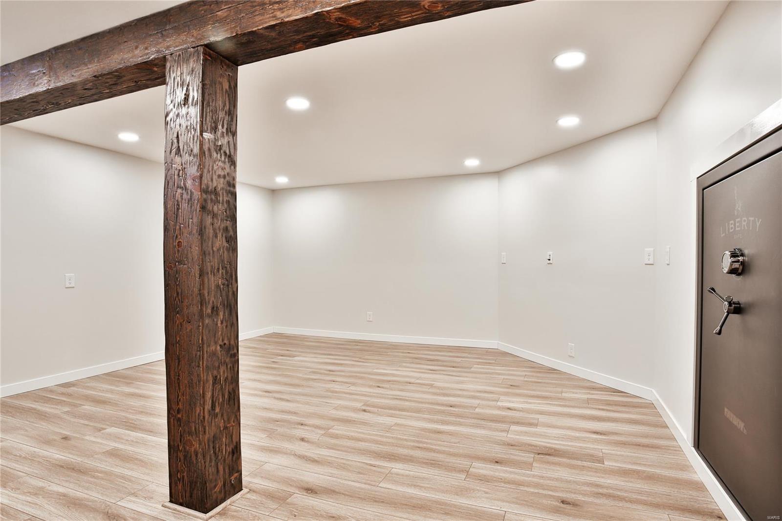 Old Woods Mill Manor 3 - Residential