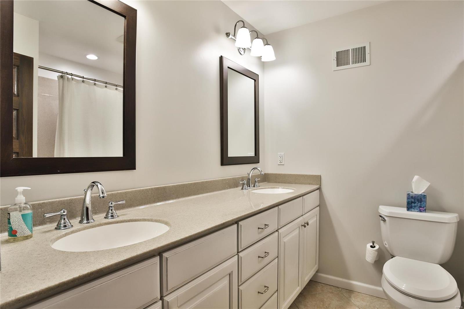 Old Woods Mill Manor 3 - Residential