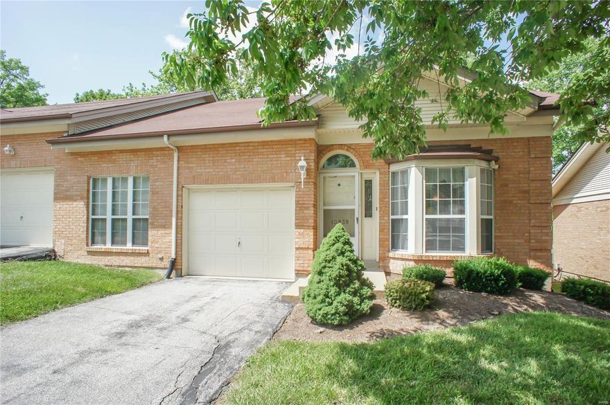 Searching for an updated ground level and meticulously maintained condo in South County? Well, look no further! The location cannot get any more convenient. Close to shopping and restaurants. Catch a movie at Ronnies Cinema. Grab lunch at Miss Sherries Cafeteria. Live the carefree condo lifestyle you've always wanted. When you walk into your new home you'll be stunned by the beamed vaulted ceiling Great Room. Eat in the cheerful breakfast nook with bay window. It just keeps getting better with the huge Master Bedroom Suite with door to private deck. Master Bath has a double bowl vanity, separate toilet and shower room and a spacious walk in closet. Roomy 10 ft ceilings throughout. The ground floor garage and driveway makes entering and leaving the home a breeze. Need a place for storage? Your private full basement has all the room you would need. Seller will put in a main floor laundry. Get into this hot property today before its too late. HPP included! Additional Rooms: Workshop/Hobby Area Location: End Unit, Ground Level