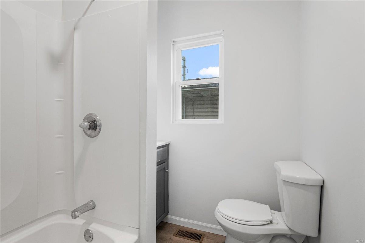 Madison, Illinois 62060, United States, 2 Bedrooms Bedrooms, ,1 BathroomBathrooms,Residential,Pending,102778