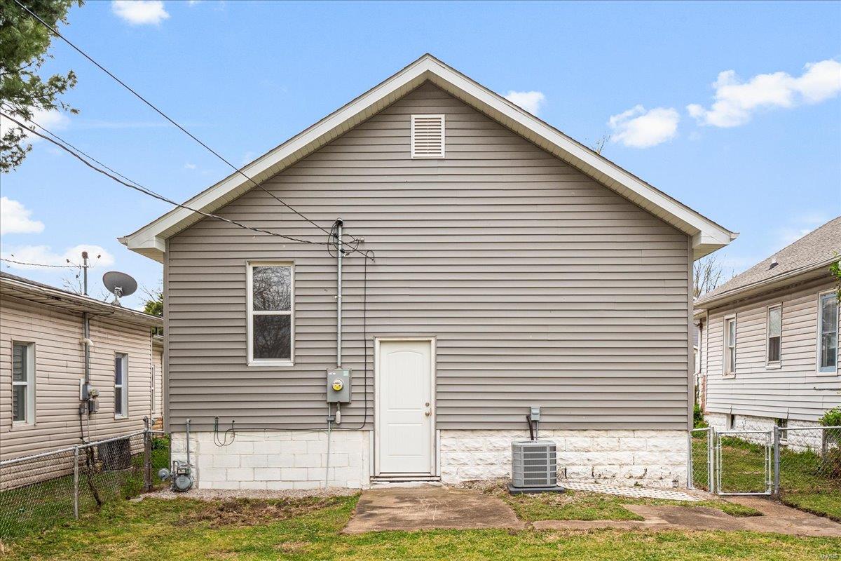 Madison, Illinois 62060, United States, 2 Bedrooms Bedrooms, ,1 BathroomBathrooms,Residential,Pending,102778