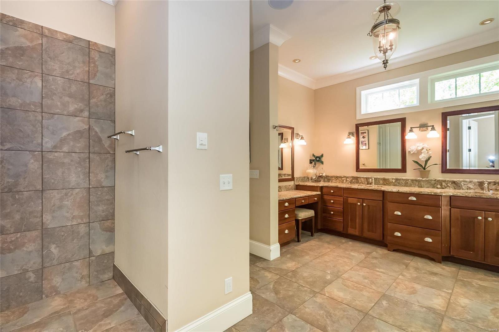 Huntleigh Manor - Residential