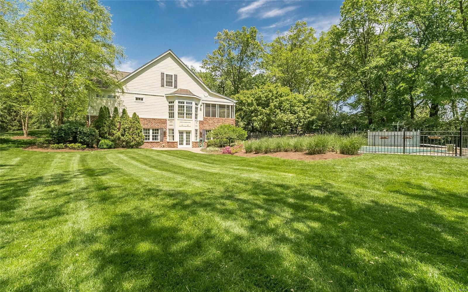 Huntleigh Manor - Residential