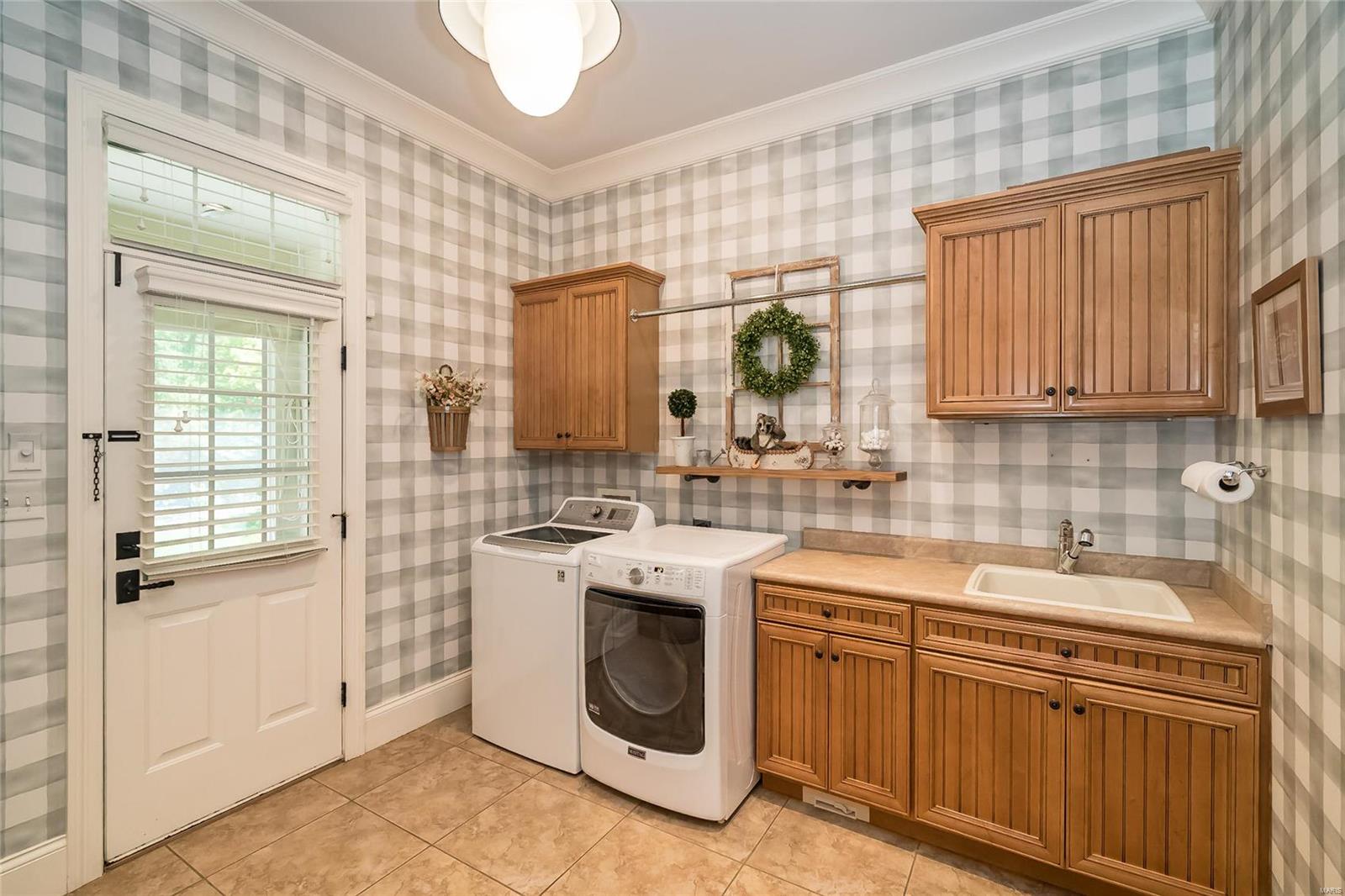 Huntleigh Manor - Residential